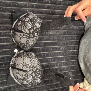 Chic Black Lace Underwire Bra